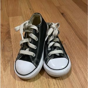 Classic Converse Chucks for Toddler Girl size 8 🖤🤍🖤